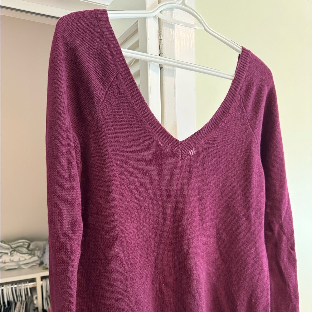 Gorgeous double v deep purple cashmere sweater